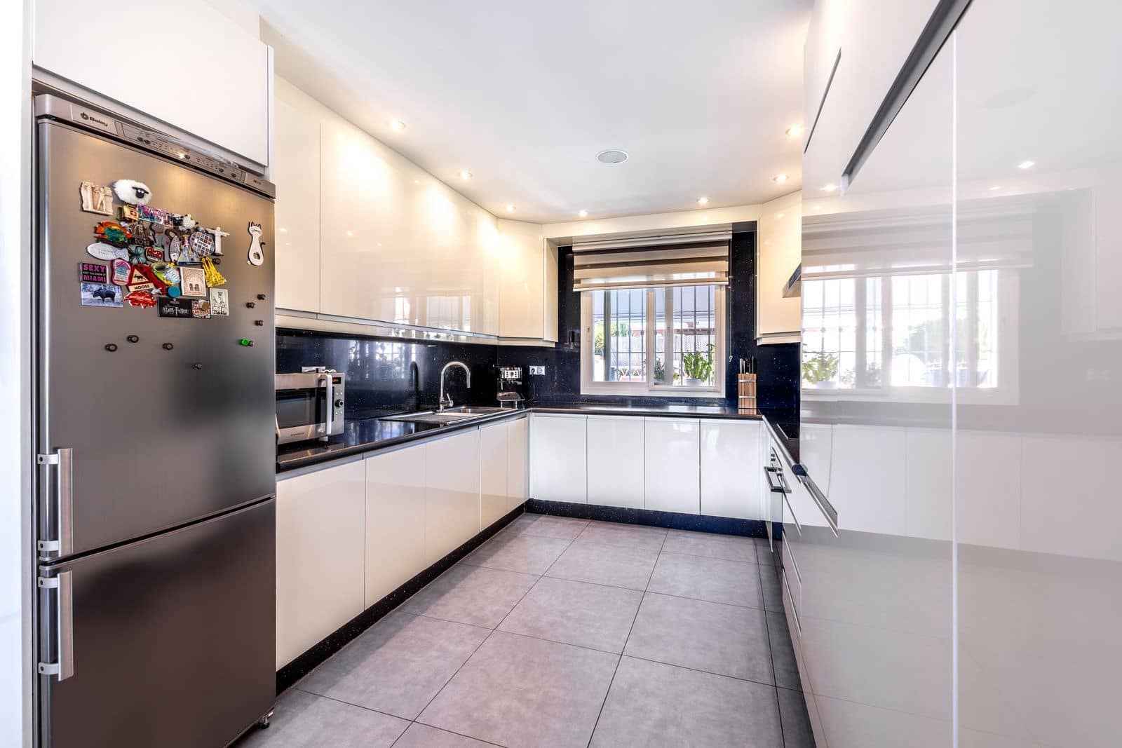 6 bedroom Villa for sale in Alhaurin el Grande with pool garage - € 995,000 (Ref: 9415083)