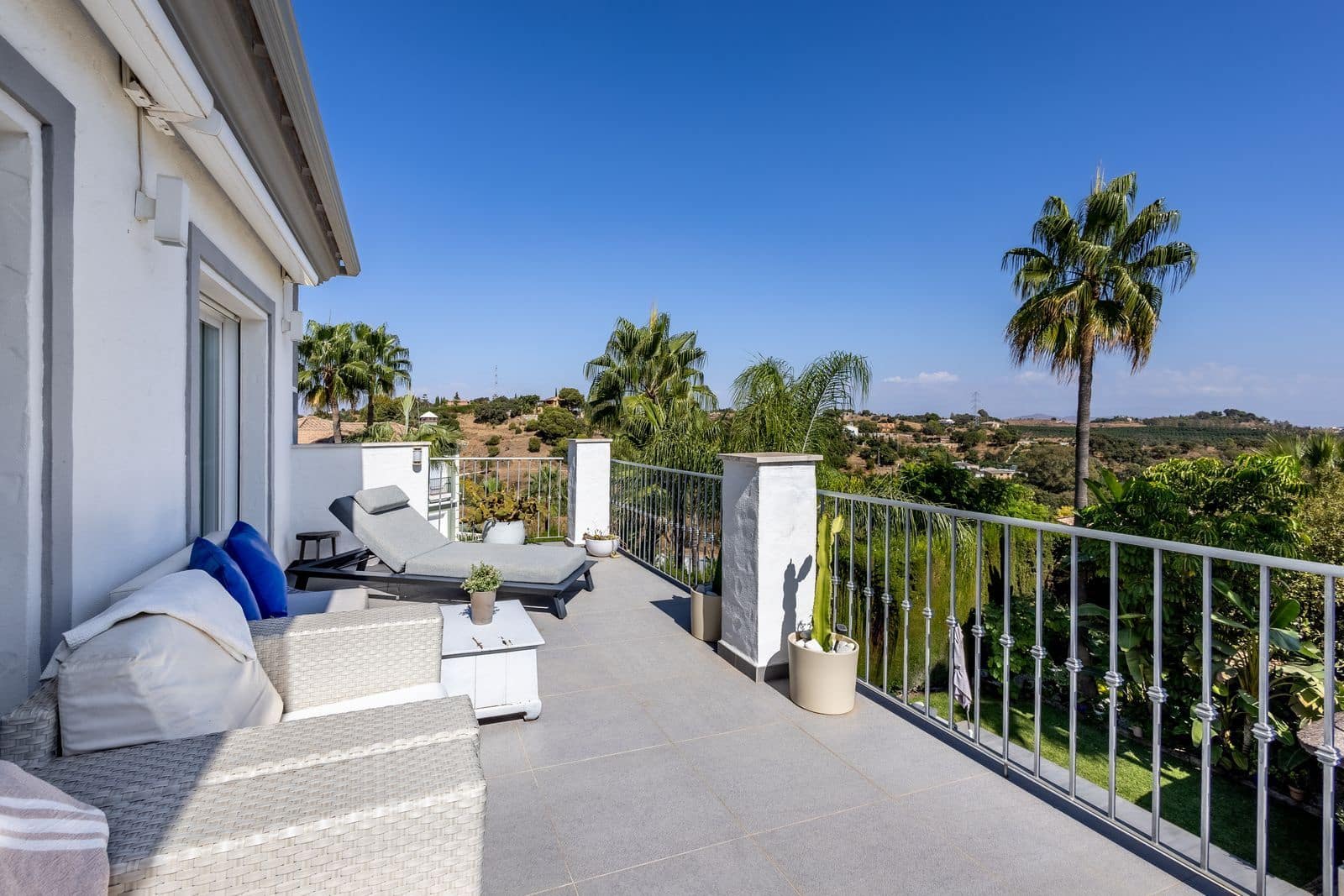 6 bedroom Villa for sale in Alhaurin el Grande with pool garage - € 995,000 (Ref: 9415083)