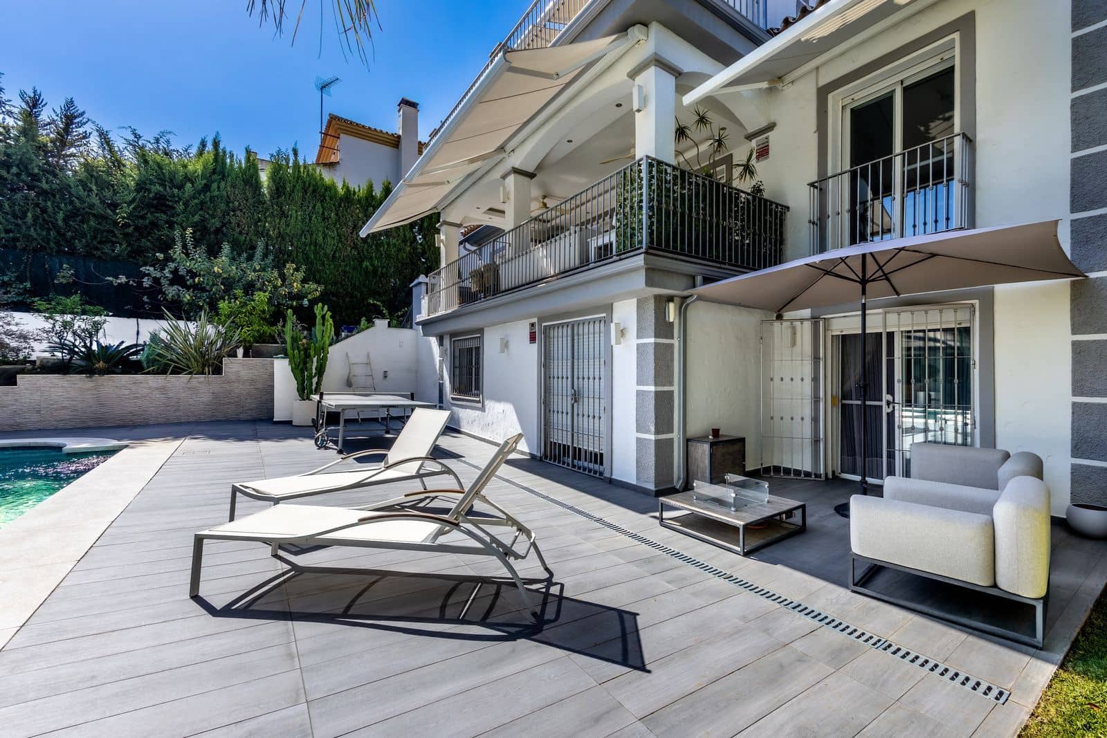 6 bedroom Villa for sale in Alhaurin el Grande with pool garage - € 995,000 (Ref: 9415083)