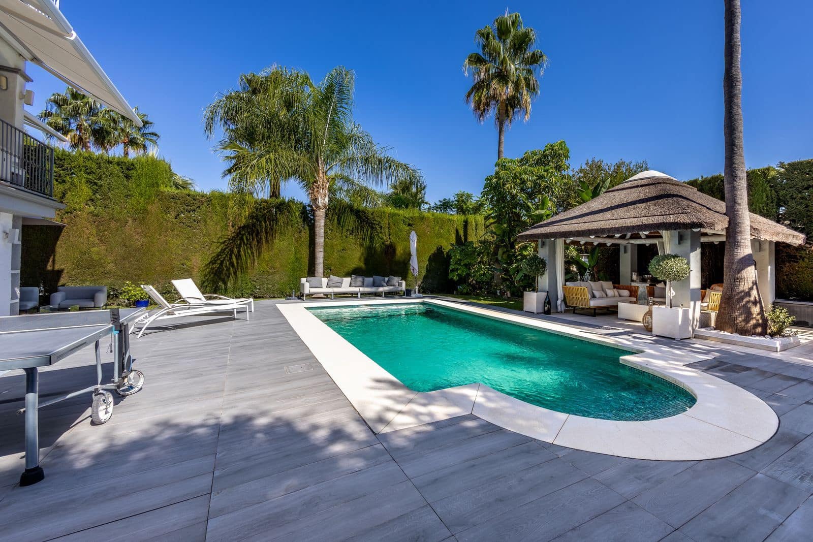 6 bedroom Villa for sale in Alhaurin el Grande with pool garage - € 995,000 (Ref: 9415083)