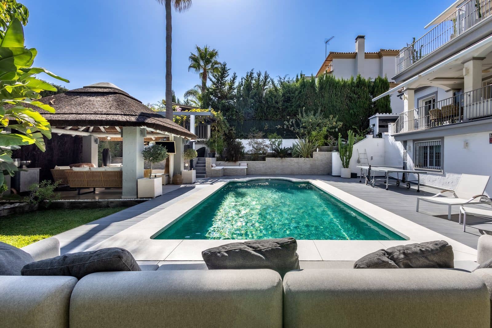 6 bedroom Villa for sale in Alhaurin el Grande with pool garage - € 995,000 (Ref: 9415083)