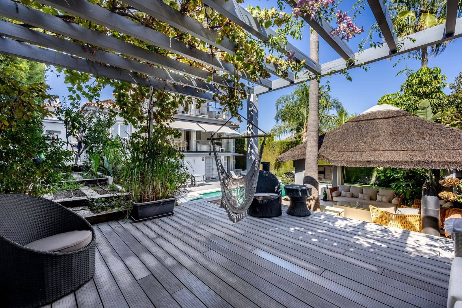 6 bedroom Villa for sale in Alhaurin el Grande with pool garage - € 995,000 (Ref: 9415083)