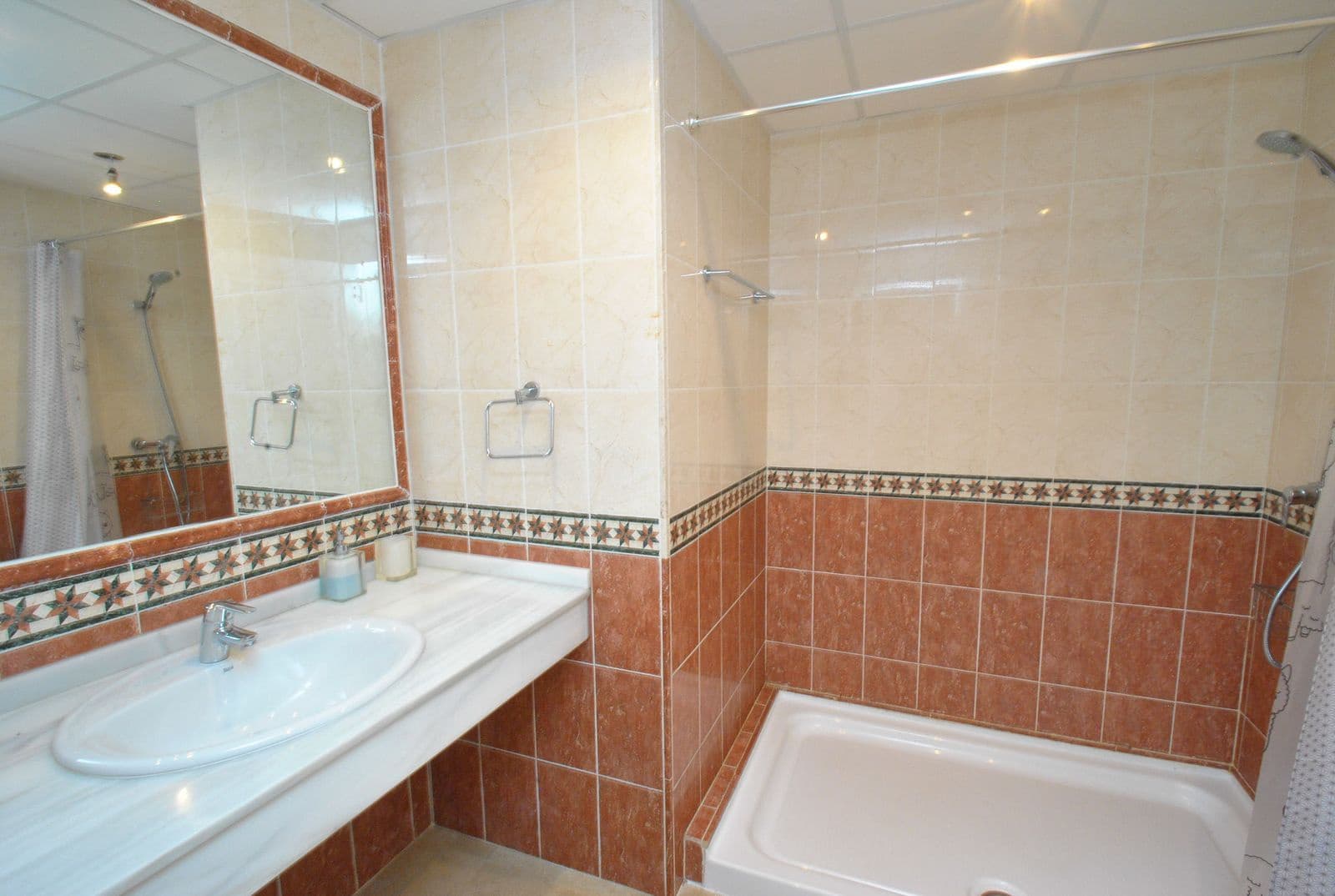 4 makuuhuone Omakotitalo myytävänä paikassa Cabopino mukana uima-altaan 
autotalli - 495 000 € (Ref: 9415086)