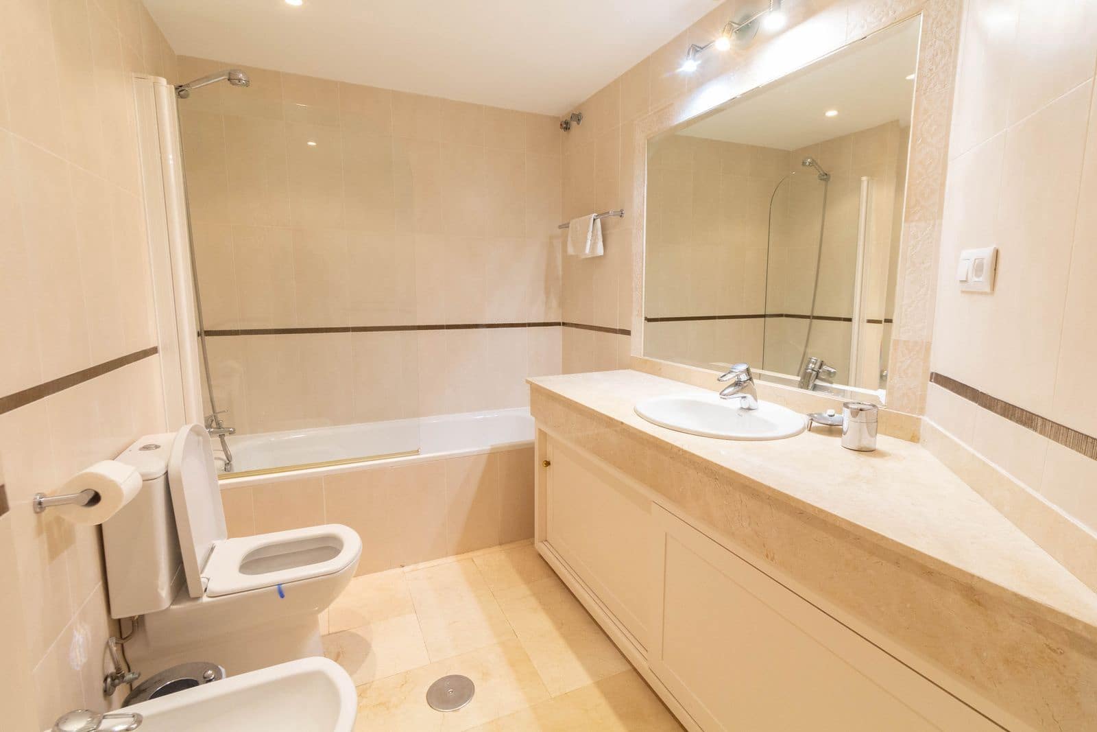 3 camera da letto Appartamento sulla Spiaggia in vendita in Elviria con piscina garage - 725.000 € (Rif: 9426203)