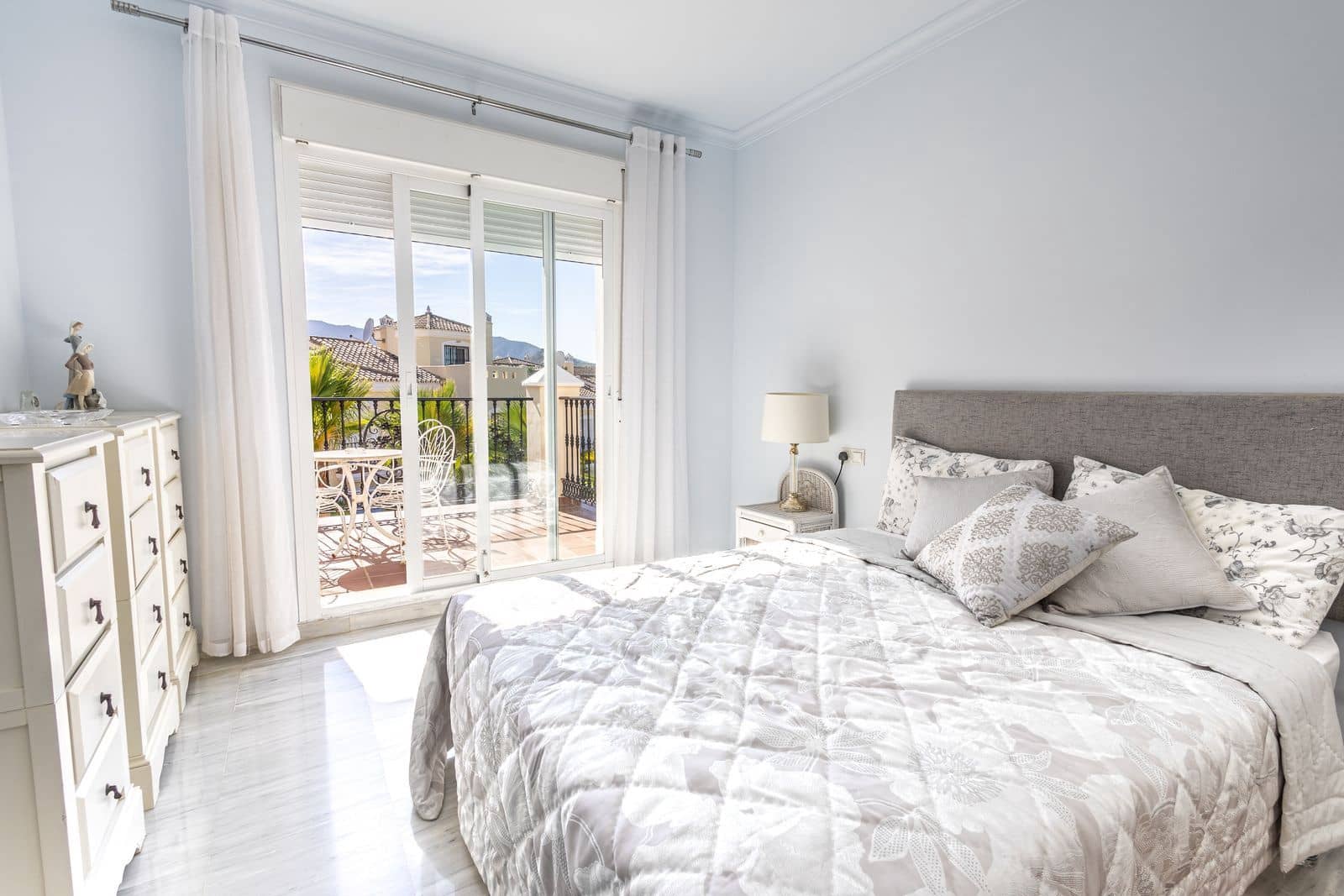 3 soverom Villa til salgs i Alhaurin Golf med svømmebasseng garasje - € 695 000 (Ref: 9426384)