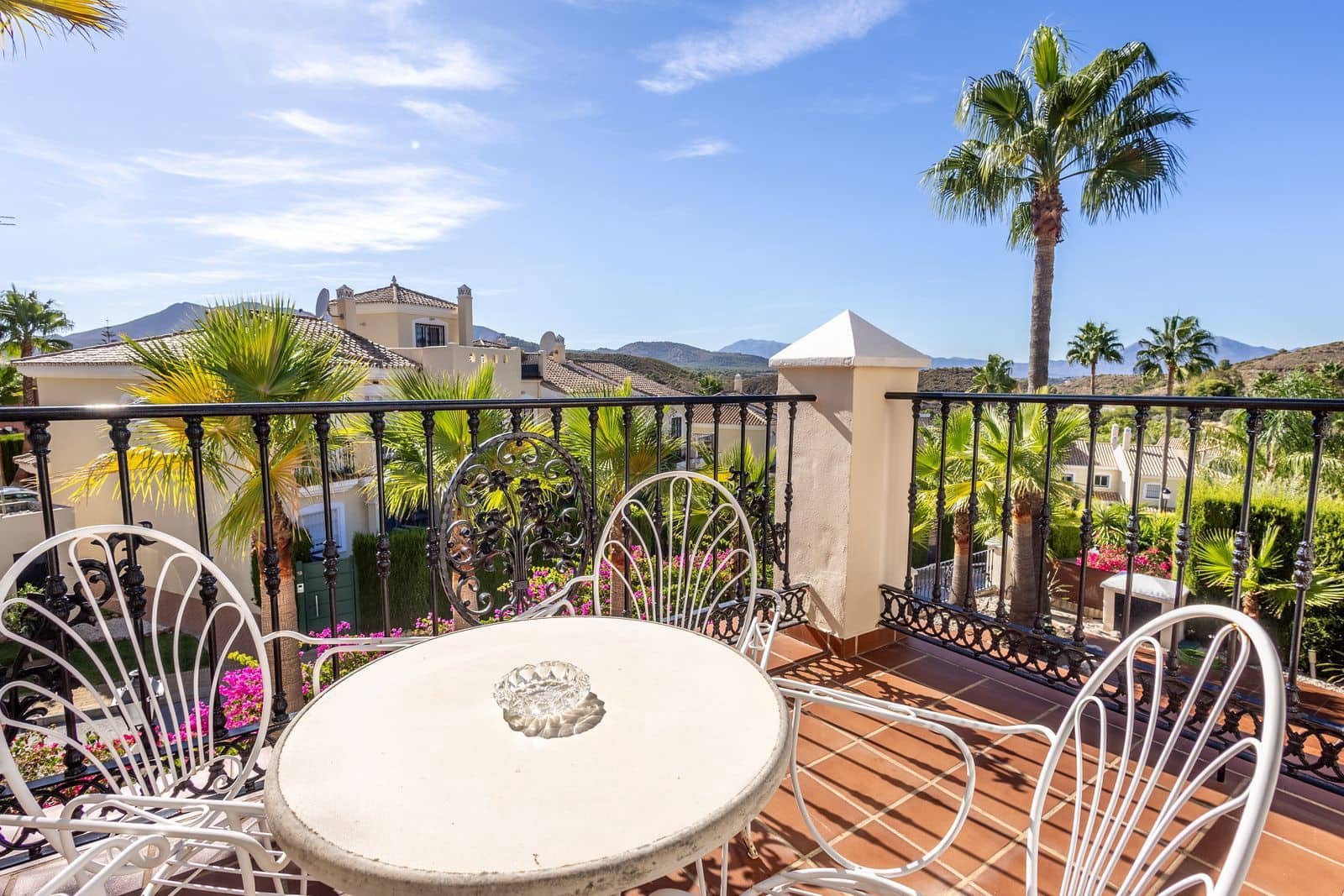 3 soverom Villa til salgs i Alhaurin Golf med svømmebasseng garasje - € 695 000 (Ref: 9426384)