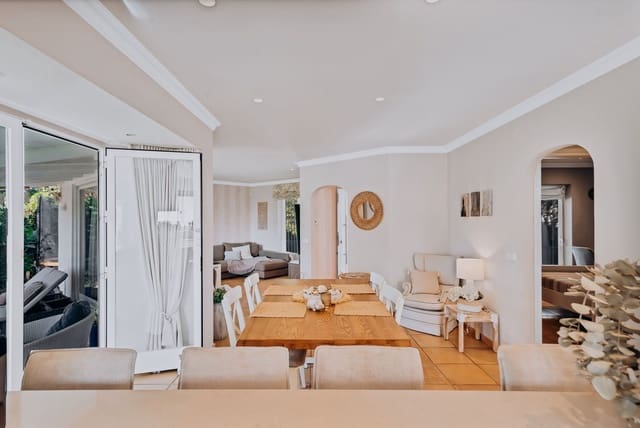 3 sypialnia Willa na sprzedaż w Calahonda, Mijas z basenem garażem - 739 000 € (Ref: 9426459)