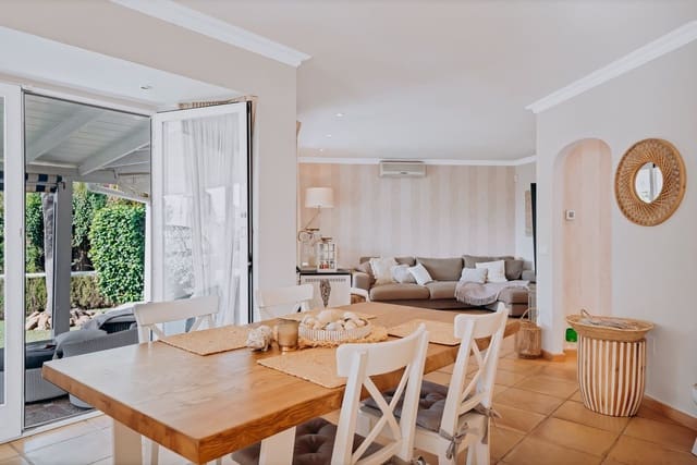 3 sypialnia Willa na sprzedaż w Calahonda, Mijas z basenem garażem - 739 000 € (Ref: 9426459)