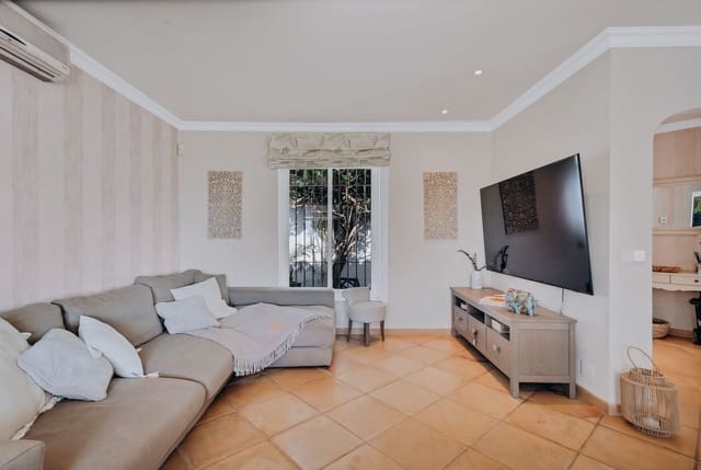 3 sypialnia Willa na sprzedaż w Calahonda, Mijas z basenem garażem - 739 000 € (Ref: 9426459)