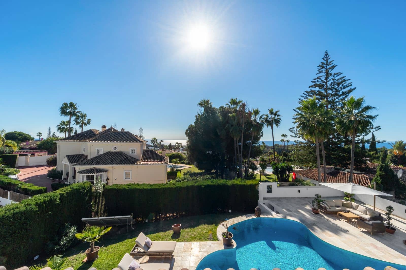 6 bedroom Villa for sale in Elviria with pool garage - € 1,400,000 (Ref: 9426475)