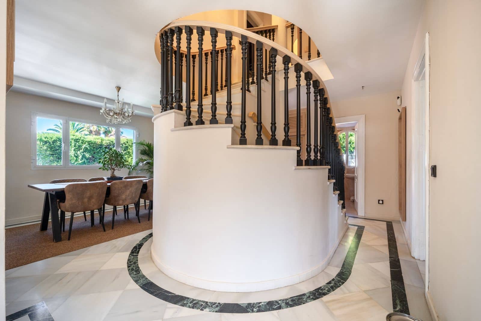 6 bedroom Villa for sale in Elviria with pool garage - € 1,400,000 (Ref: 9426475)