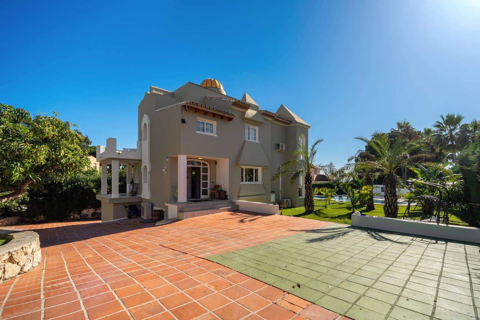 6 bedroom Villa for sale in Elviria with pool garage - € 1,400,000 (Ref: 9426475)