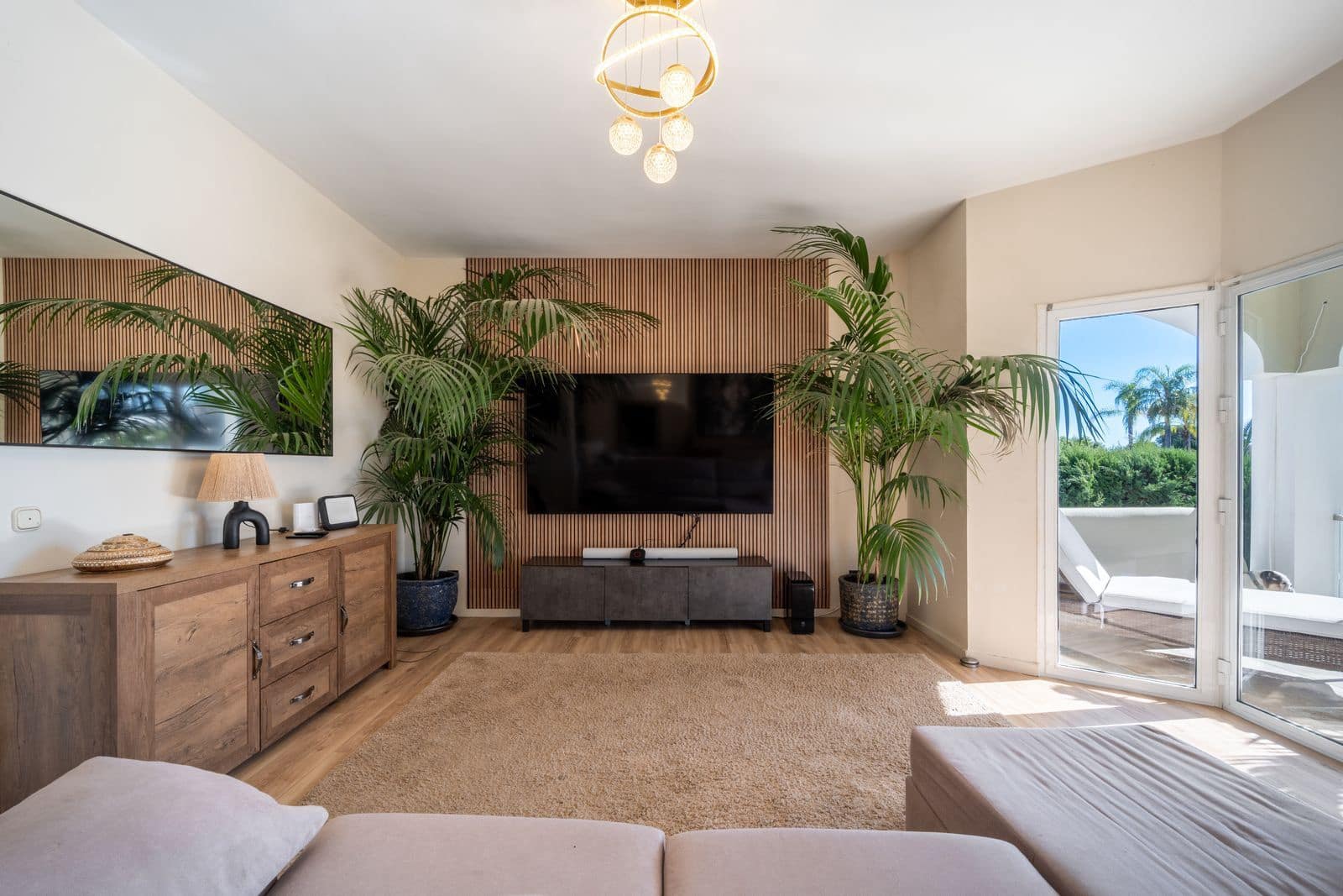 6 bedroom Villa for sale in Elviria with pool garage - € 1,400,000 (Ref: 9426475)