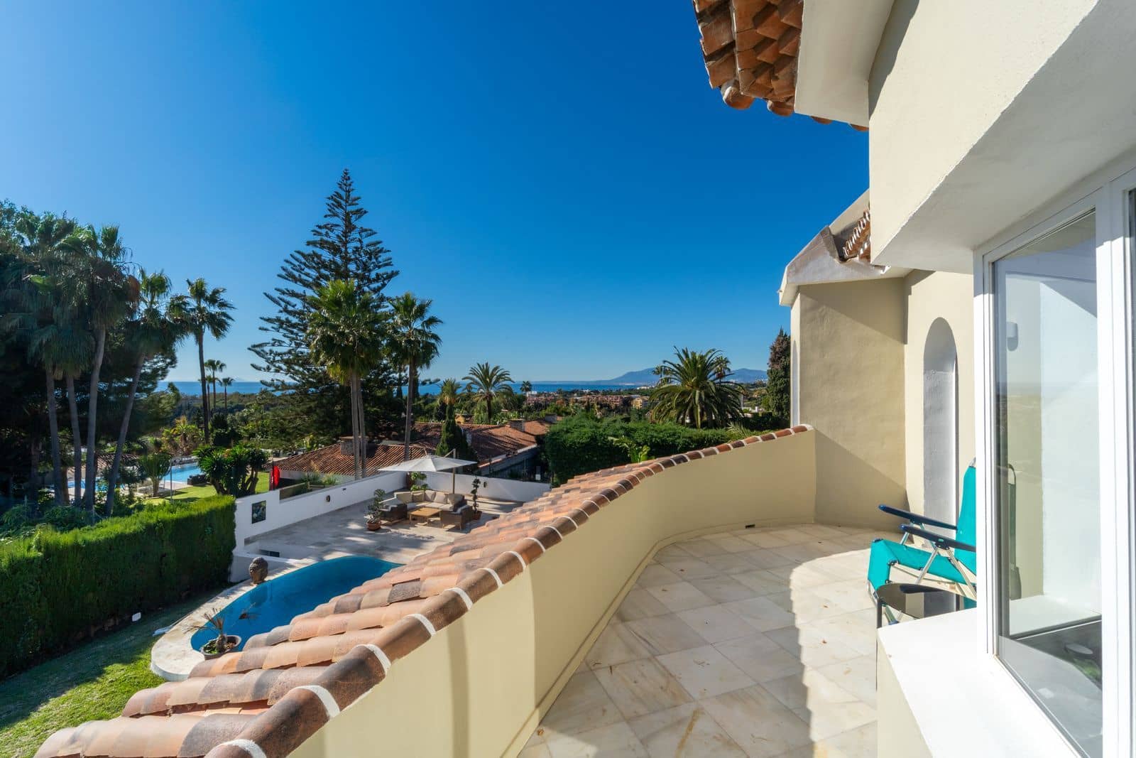 6 bedroom Villa for sale in Elviria with pool garage - € 1,400,000 (Ref: 9426475)