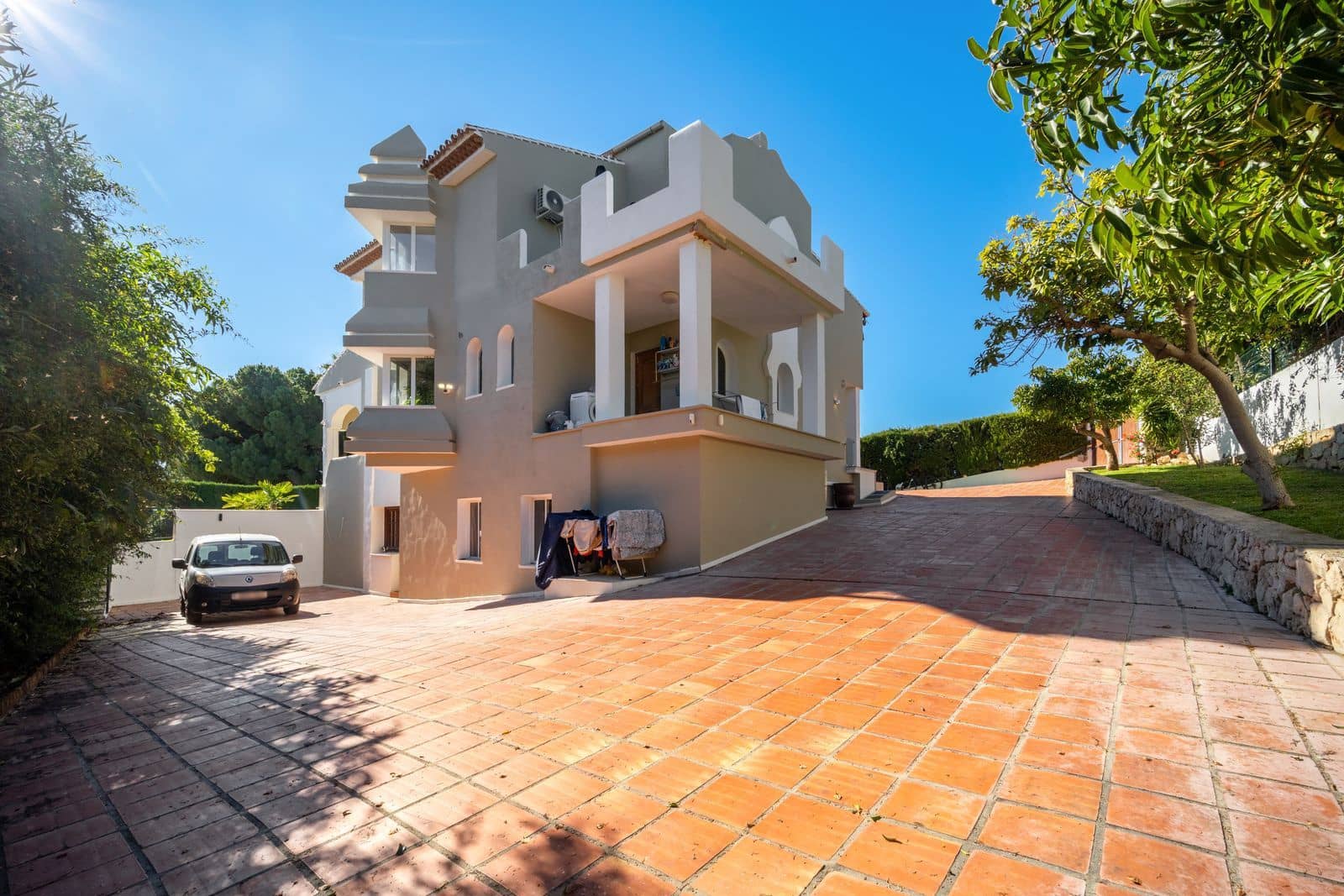 6 bedroom Villa for sale in Elviria with pool garage - € 1,400,000 (Ref: 9426475)
