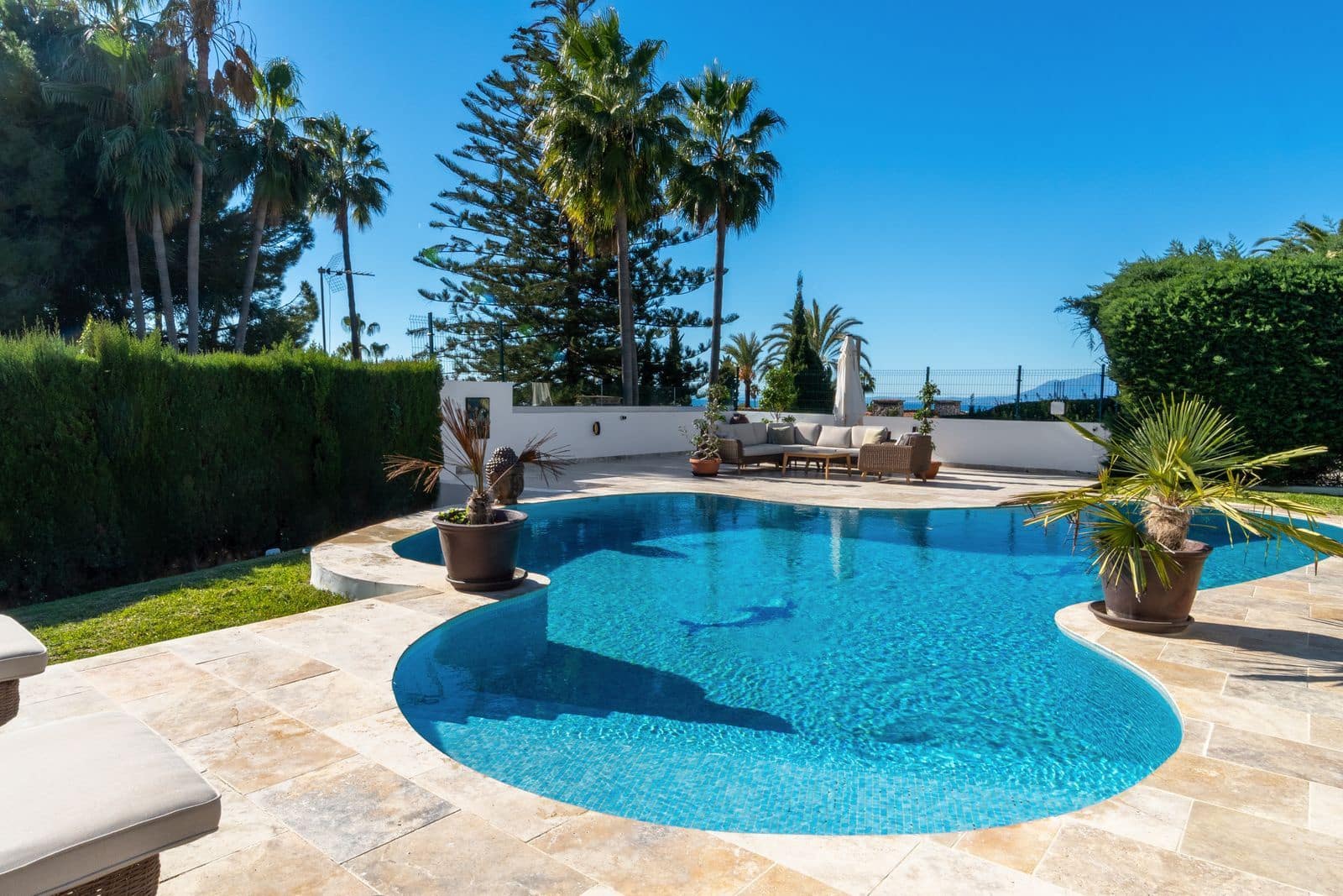 6 bedroom Villa for sale in Elviria with pool garage - € 1,400,000 (Ref: 9426475)