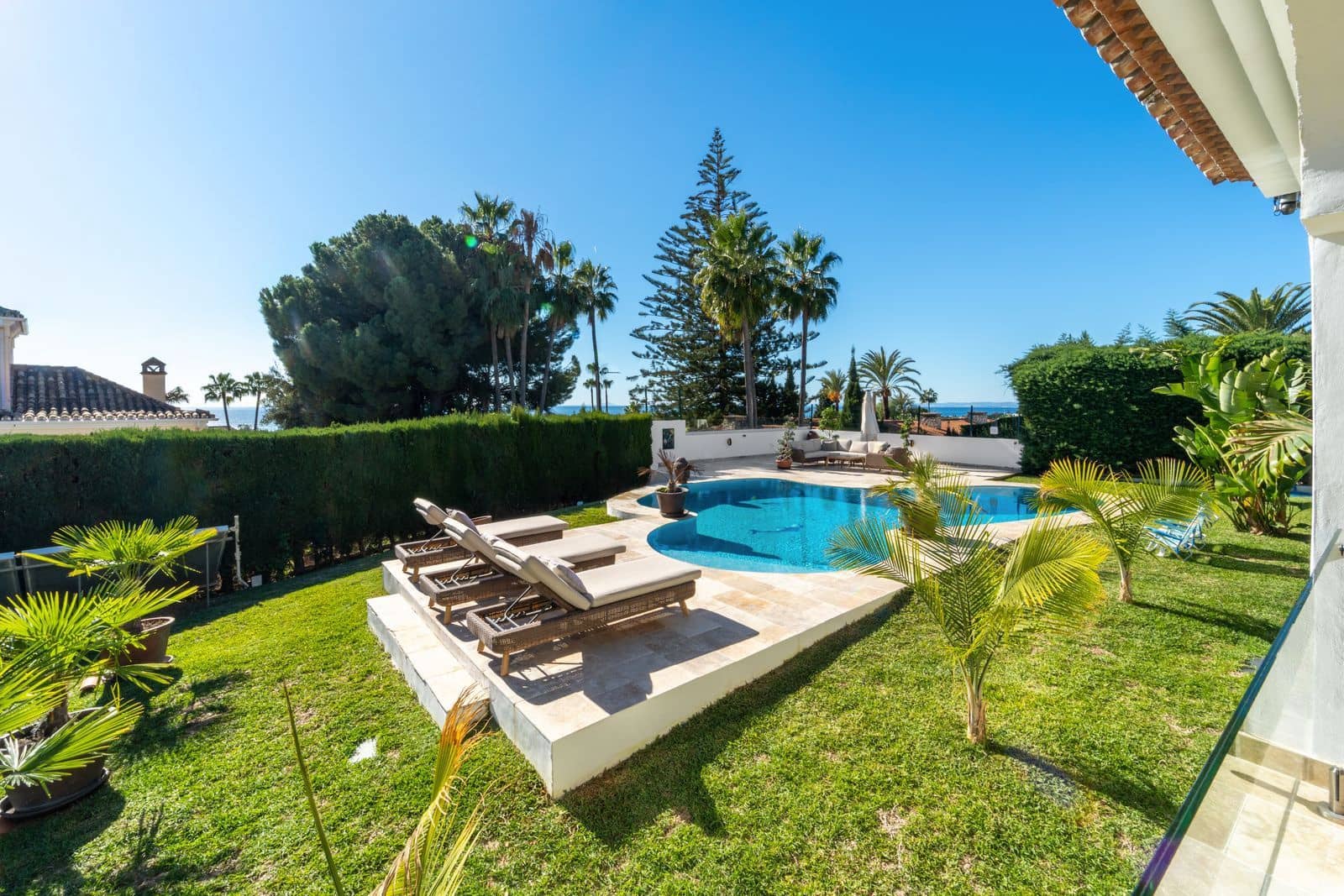 6 bedroom Villa for sale in Elviria with pool garage - € 1,400,000 (Ref: 9426475)