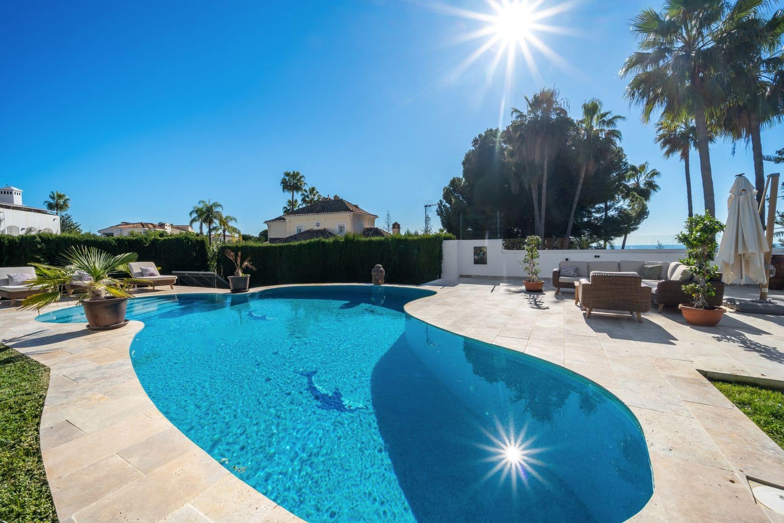 6 bedroom Villa for sale in Elviria with pool garage - € 1,400,000 (Ref: 9426475)