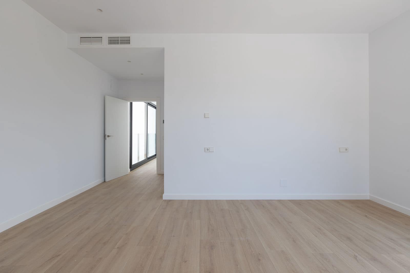 4 bedroom Villa for sale in Elviria with pool garage - € 2,550,000 (Ref: 9473429)