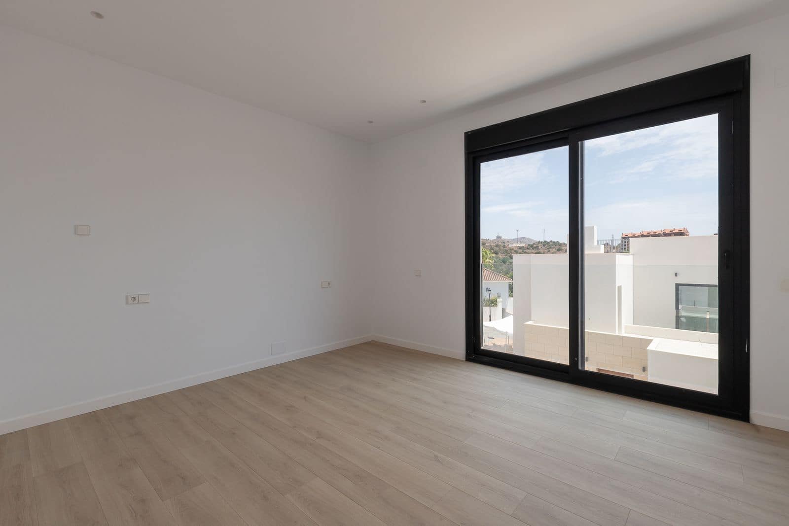 4 bedroom Villa for sale in Elviria with pool garage - € 2,550,000 (Ref: 9473429)