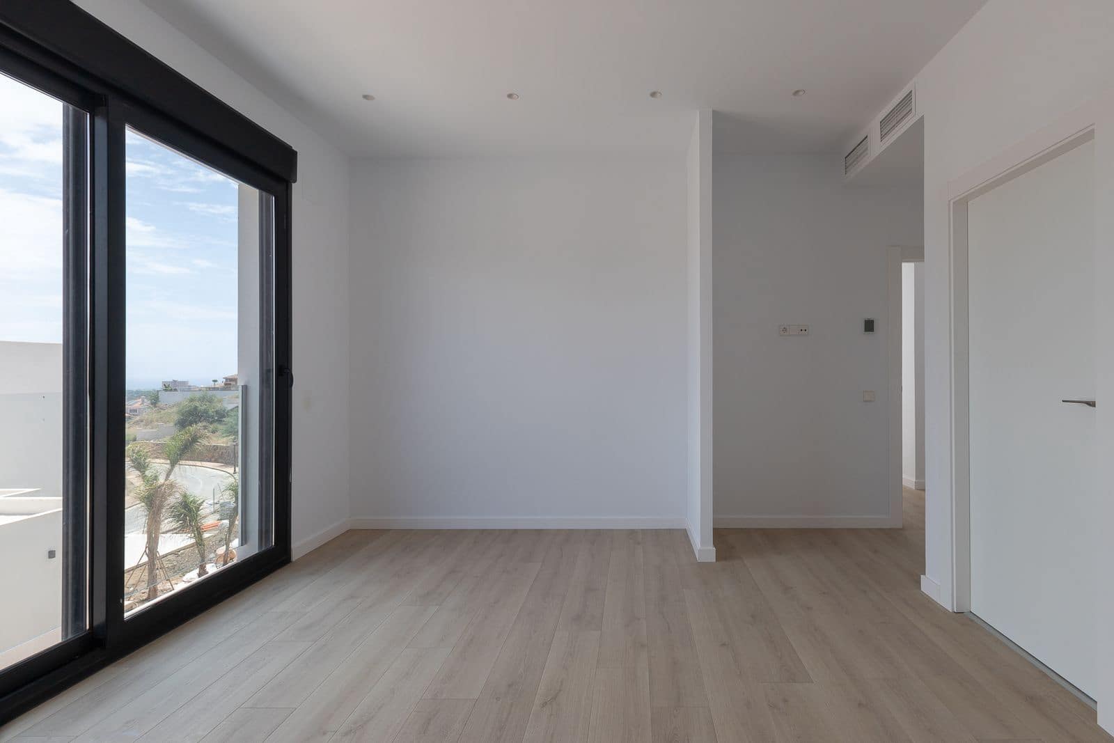 4 bedroom Villa for sale in Elviria with pool garage - € 2,550,000 (Ref: 9473429)