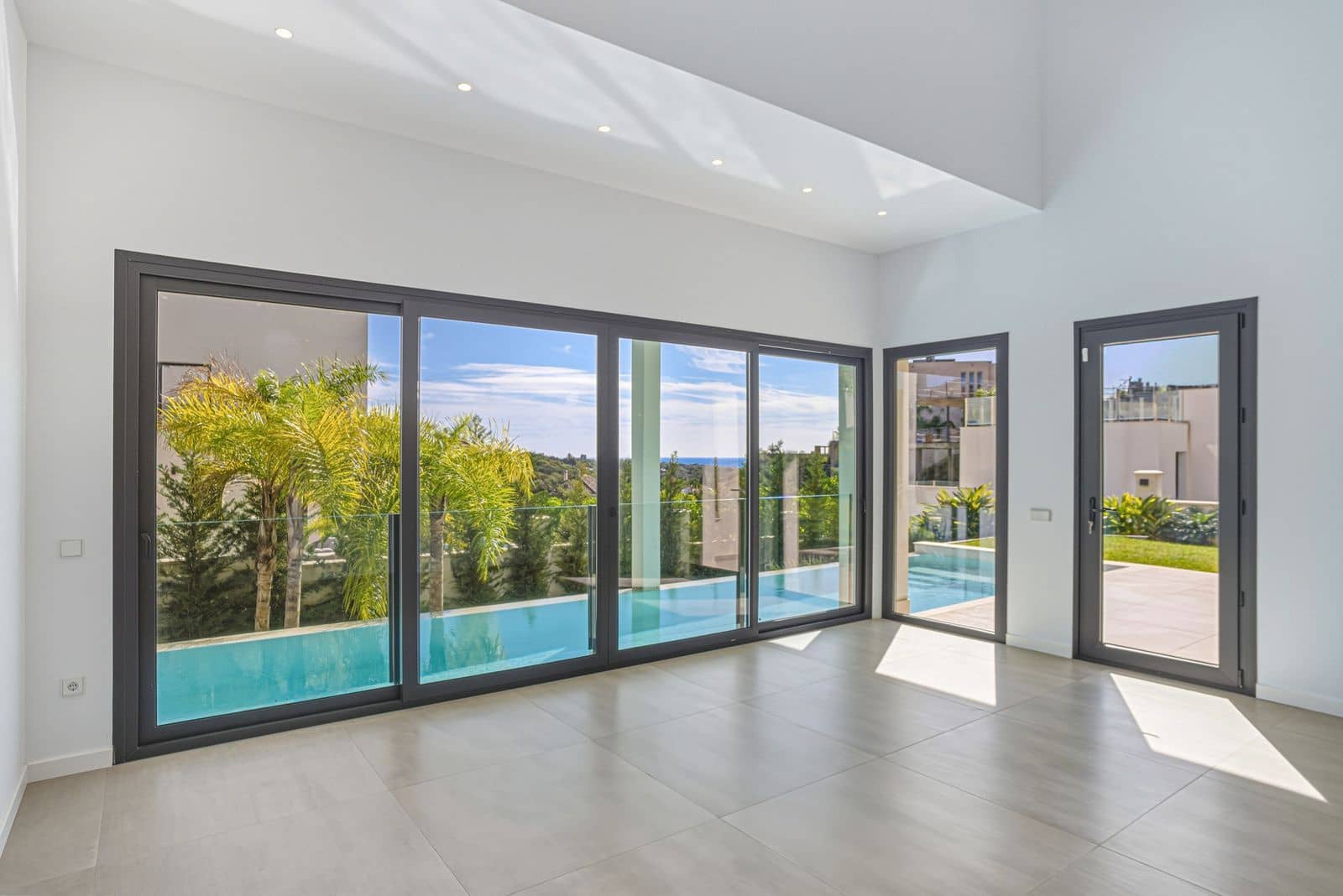 4 bedroom Villa for sale in Elviria with pool garage - € 2,550,000 (Ref: 9473429)