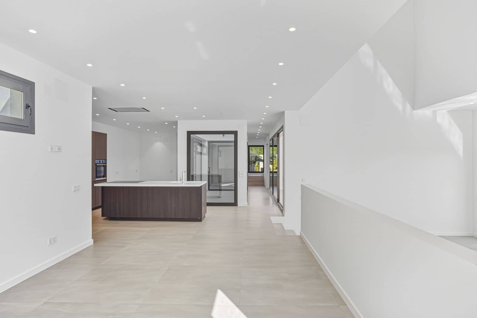 4 bedroom Villa for sale in Elviria with pool garage - € 2,550,000 (Ref: 9473429)