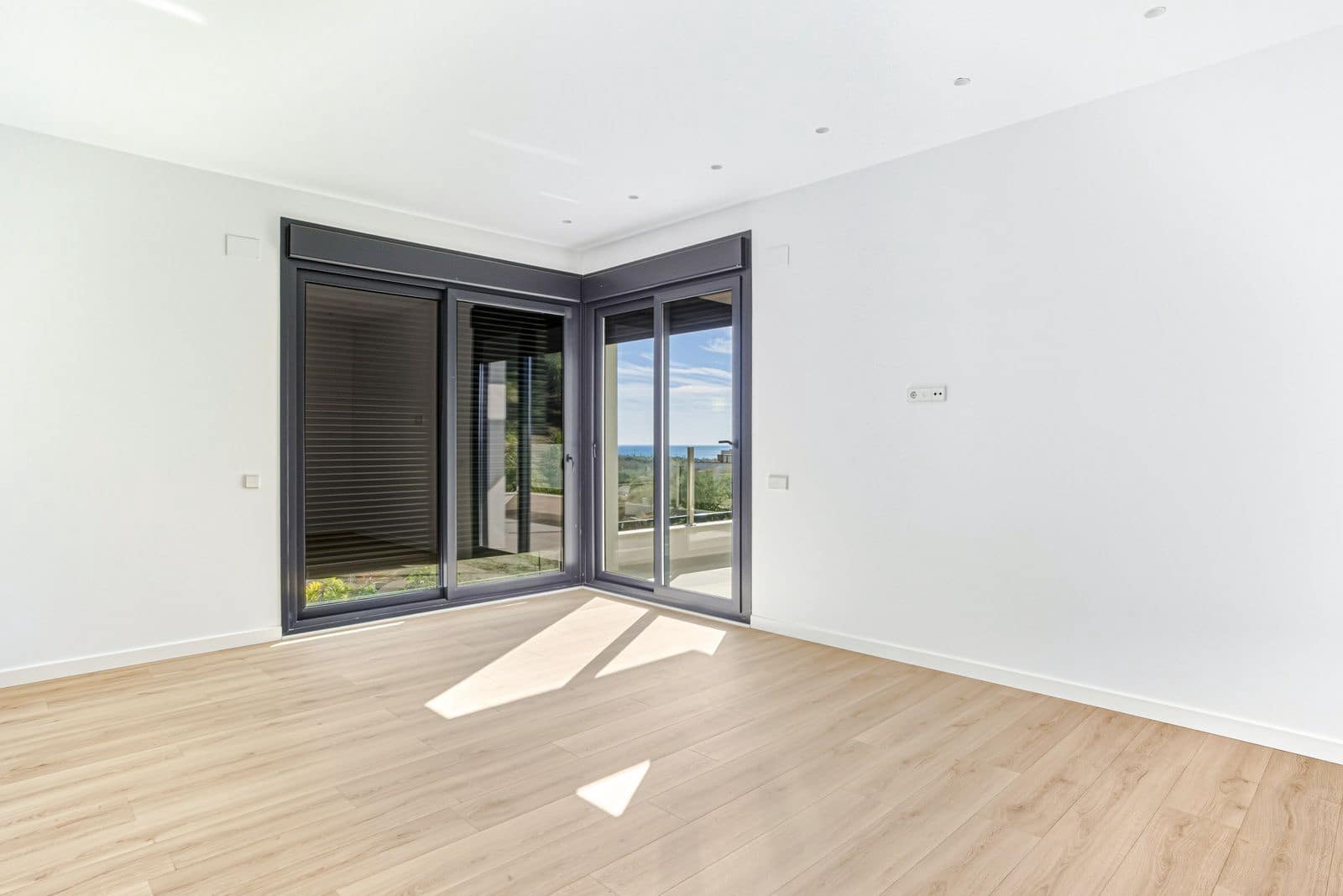 4 bedroom Villa for sale in Elviria with pool garage - € 2,550,000 (Ref: 9473429)