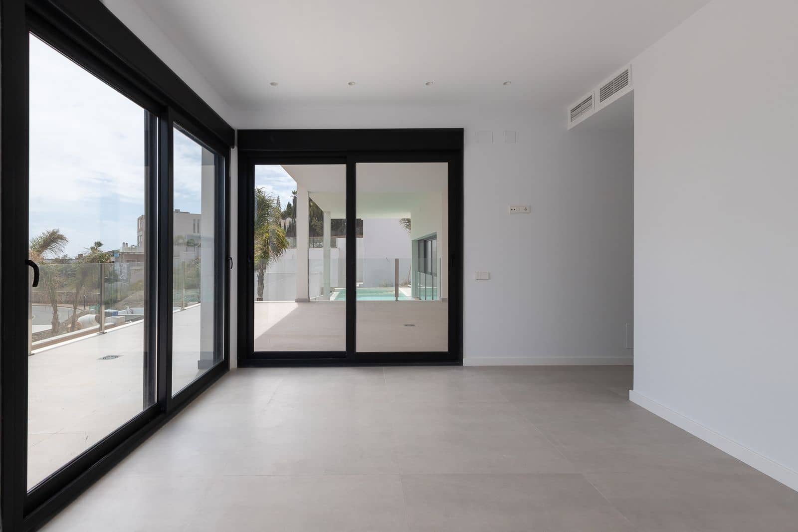 4 bedroom Villa for sale in Elviria with pool garage - € 2,550,000 (Ref: 9473429)