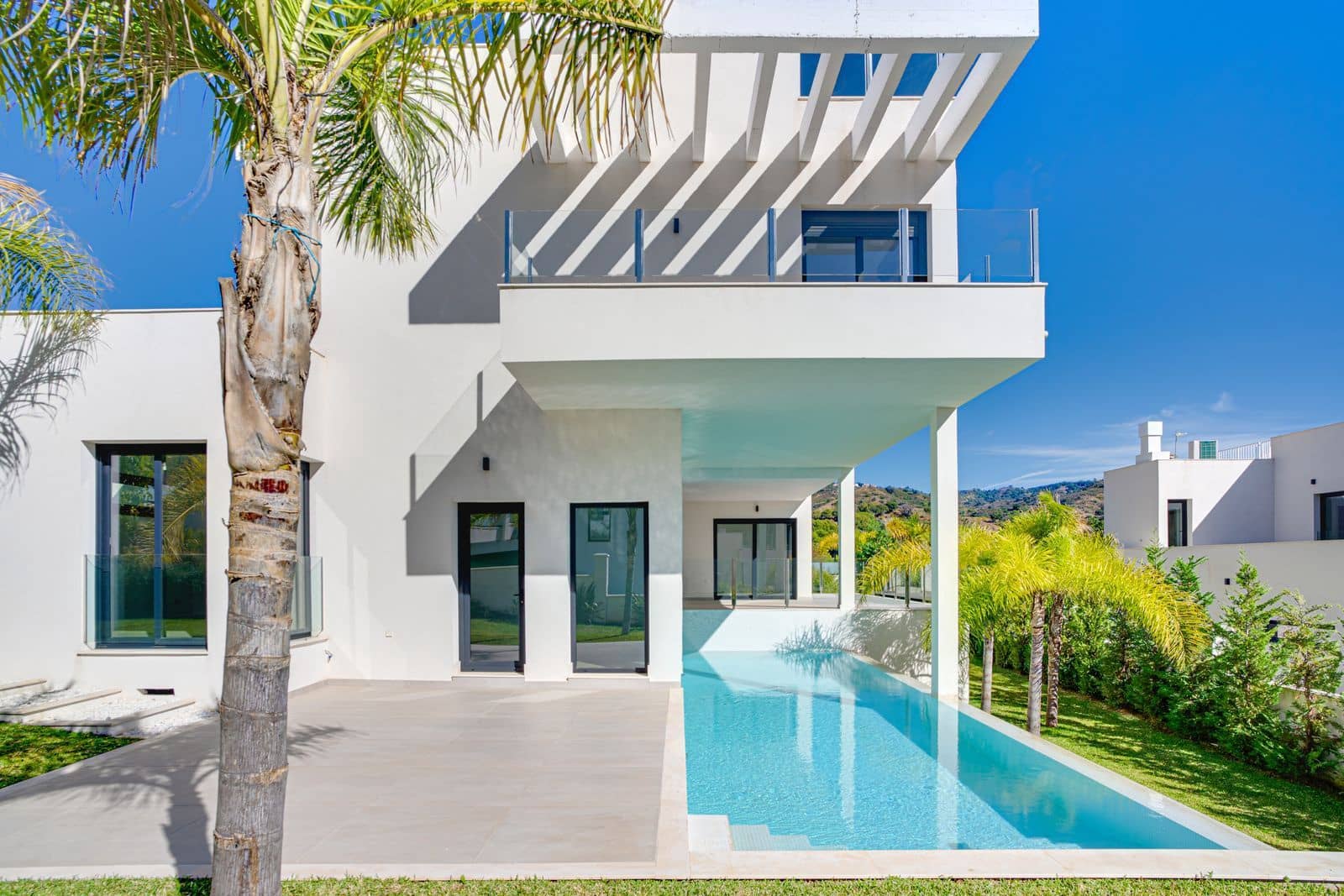 4 bedroom Villa for sale in Elviria with pool garage - € 2,550,000 (Ref: 9473429)