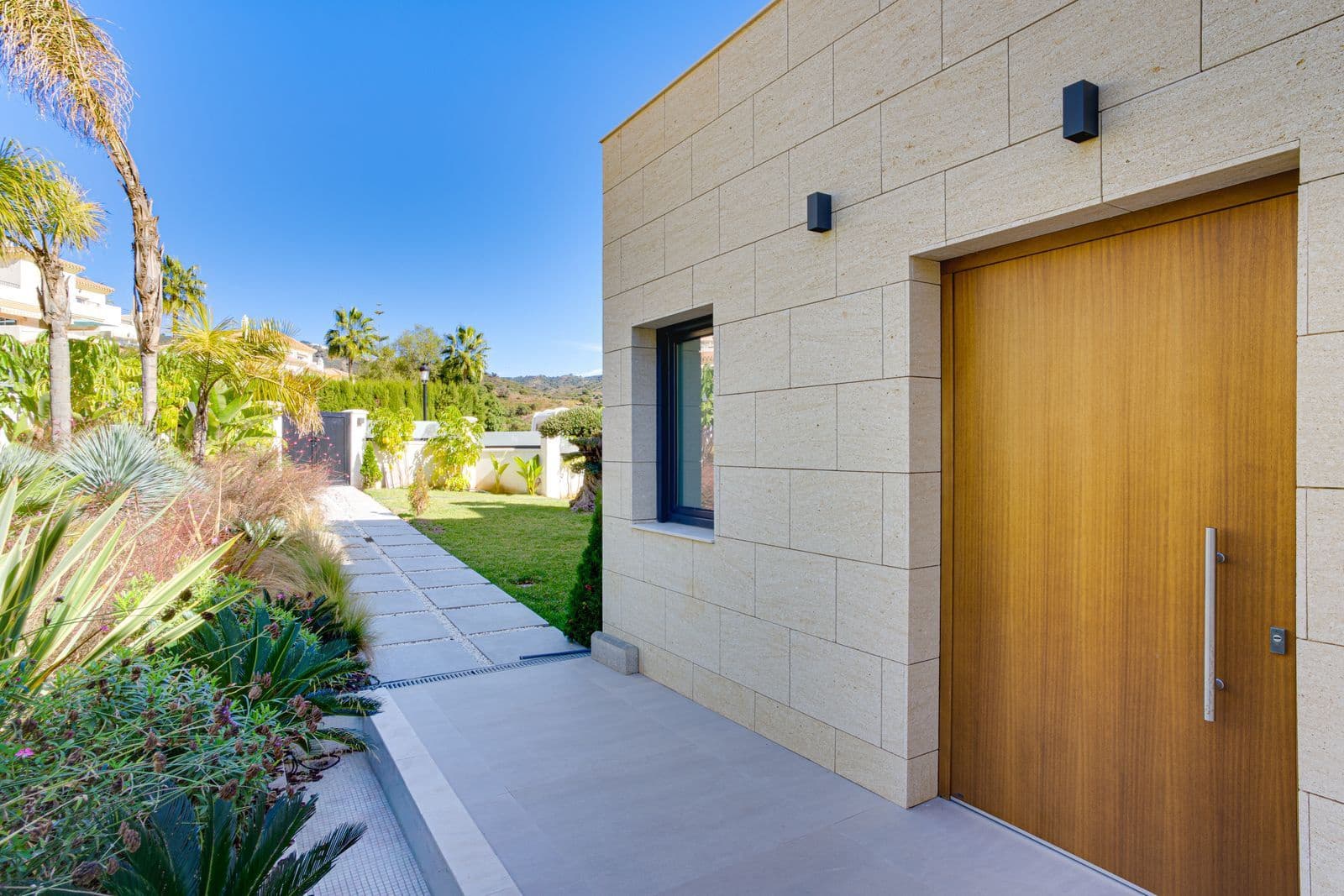 4 bedroom Villa for sale in Elviria with pool garage - € 2,550,000 (Ref: 9473429)