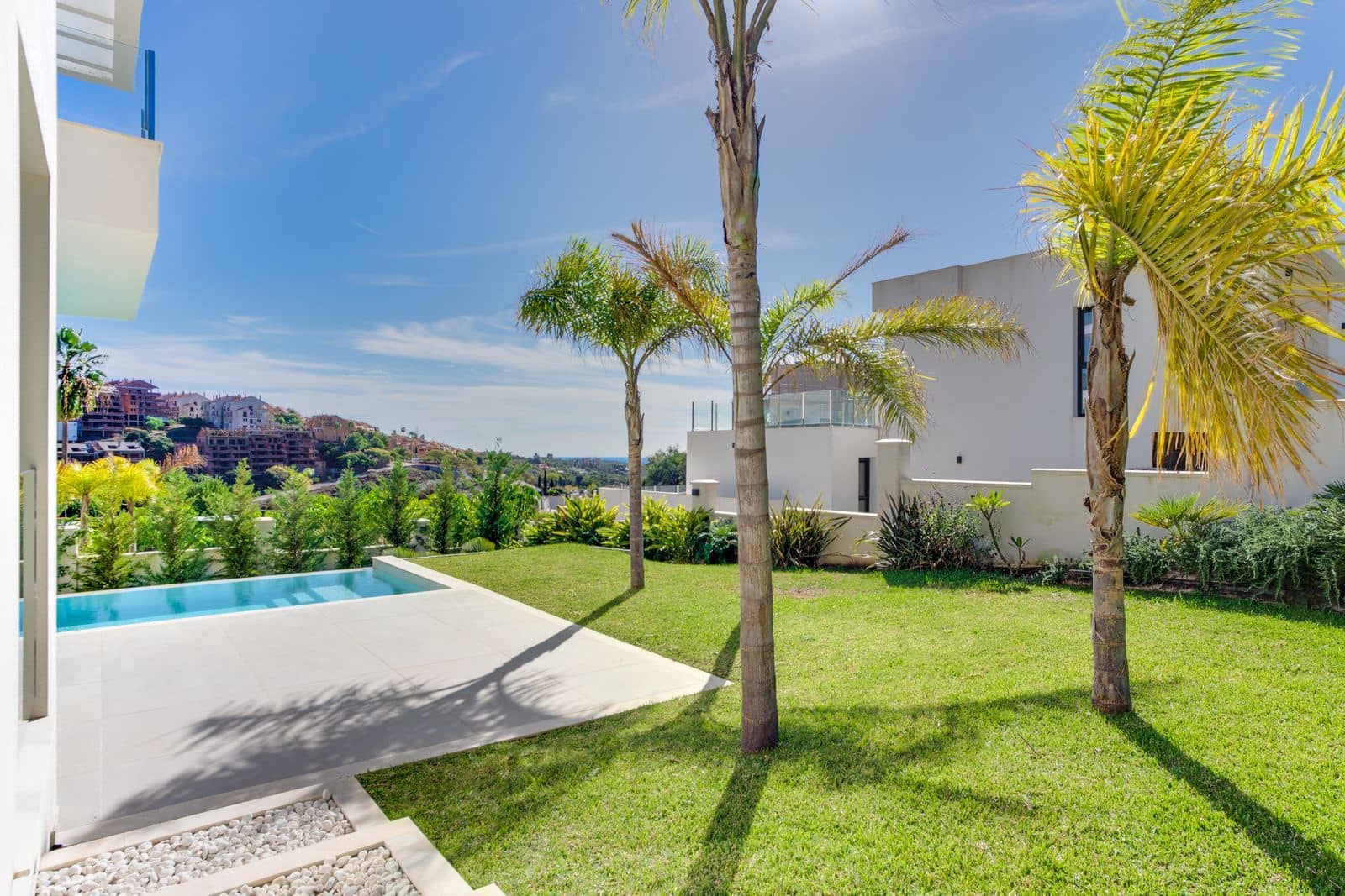 4 bedroom Villa for sale in Elviria with pool garage - € 2,550,000 (Ref: 9473429)