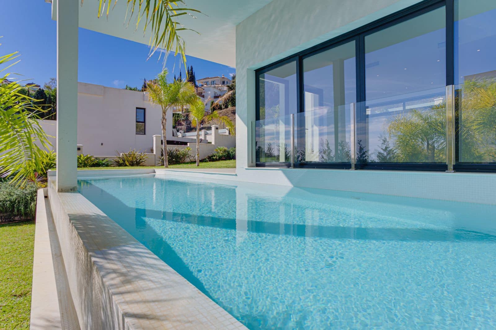 4 bedroom Villa for sale in Elviria with pool garage - € 2,550,000 (Ref: 9473429)
