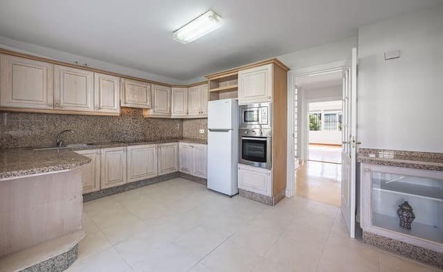 4 bedroom Townhouse for sale in Nueva Andalucia, Marbella with pool garage - € 645,000 (Ref: 9473450)