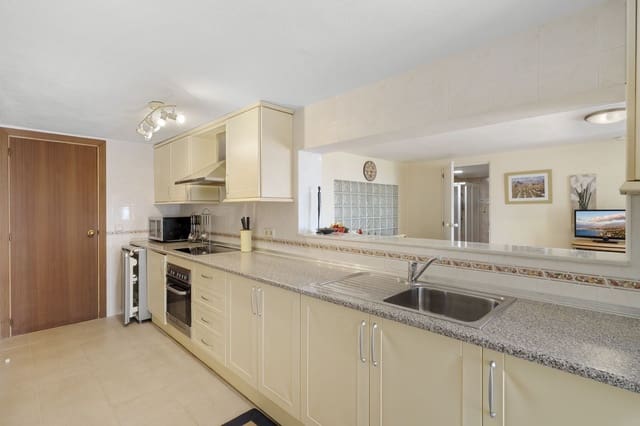 5 soveværelse Byhus til salg i Calahonda, Mijas med swimmingpool garage - € 525.000 (Ref: 9481564)