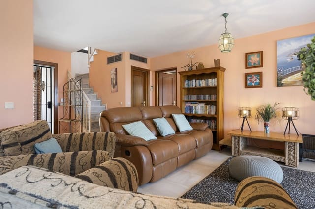 5 soveværelse Byhus til salg i Calahonda, Mijas med swimmingpool garage - € 525.000 (Ref: 9481564)