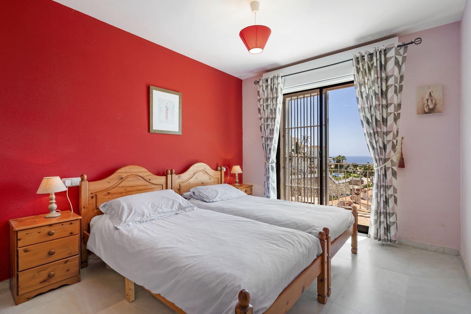 5 bedroom Townhouse for sale in Calahonda with pool garage - € 525,000 (Ref: 9481564)