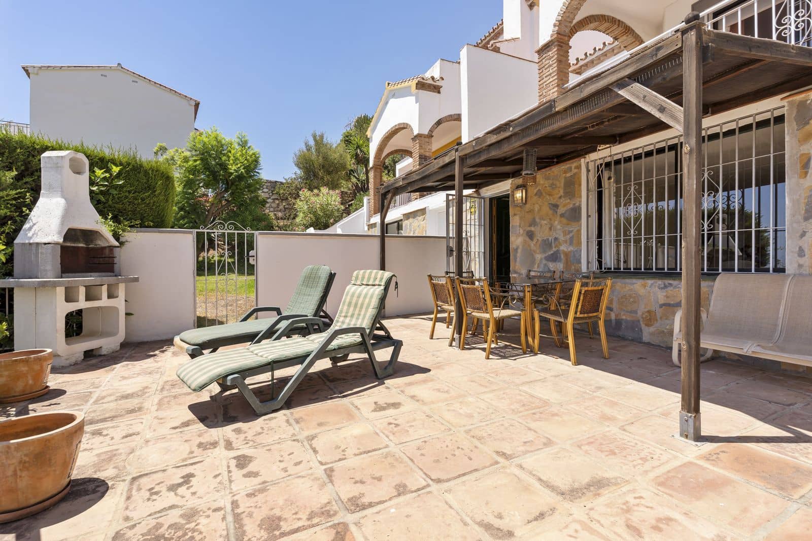5 bedroom Townhouse for sale in Calahonda with pool garage - € 525,000 (Ref: 9481564)