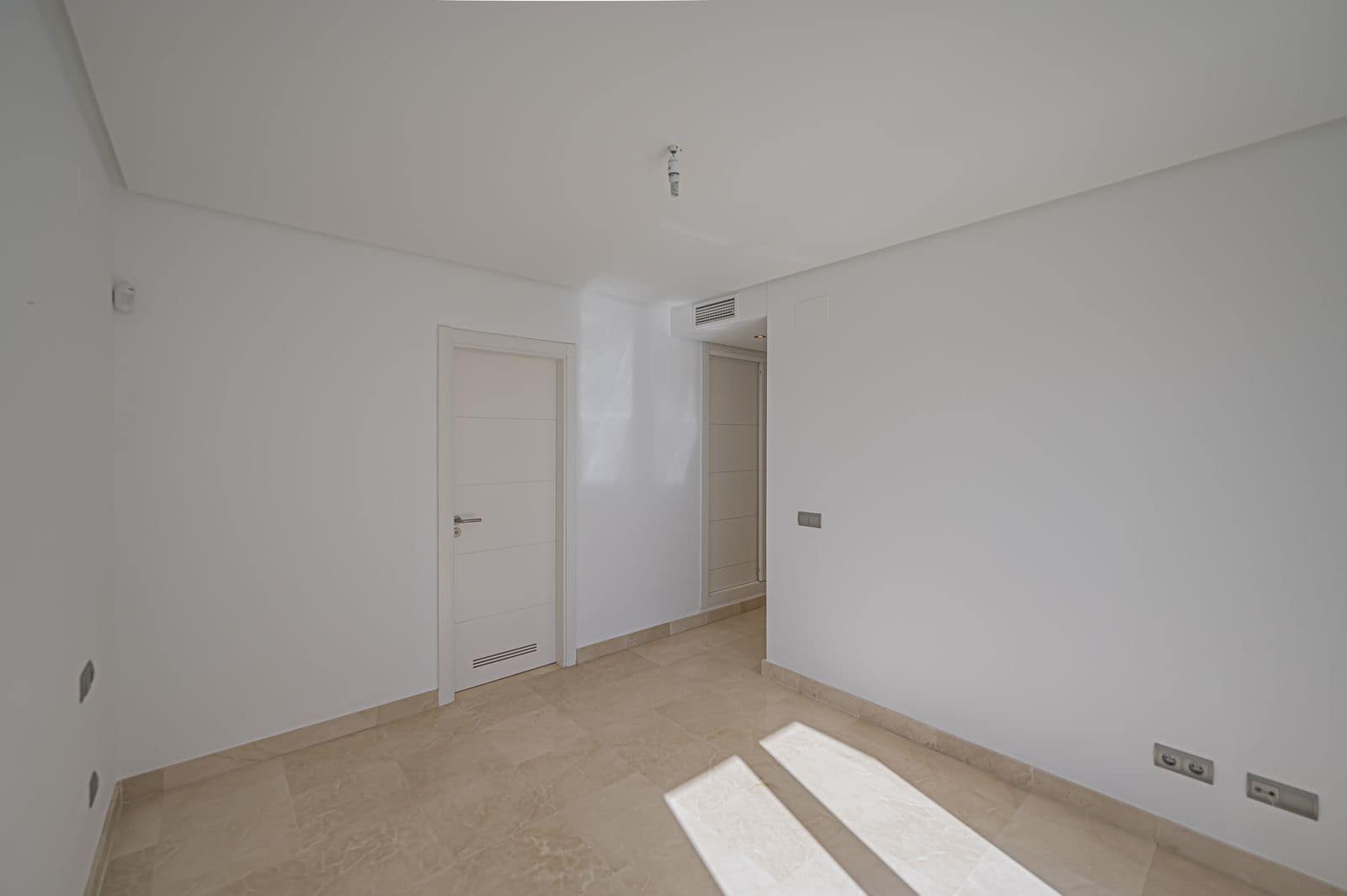 3 bedroom Apartment for sale in Los Arqueros with pool garage - € 549,000 (Ref: 9481565)