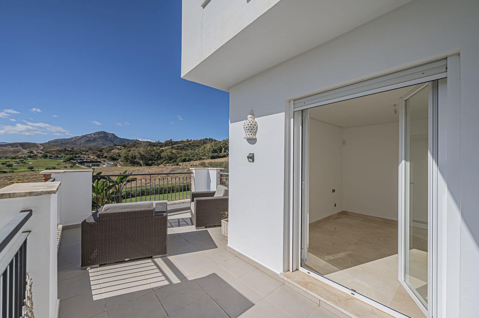 3 bedroom Apartment for sale in Los Arqueros with pool garage - € 549,000 (Ref: 9481565)