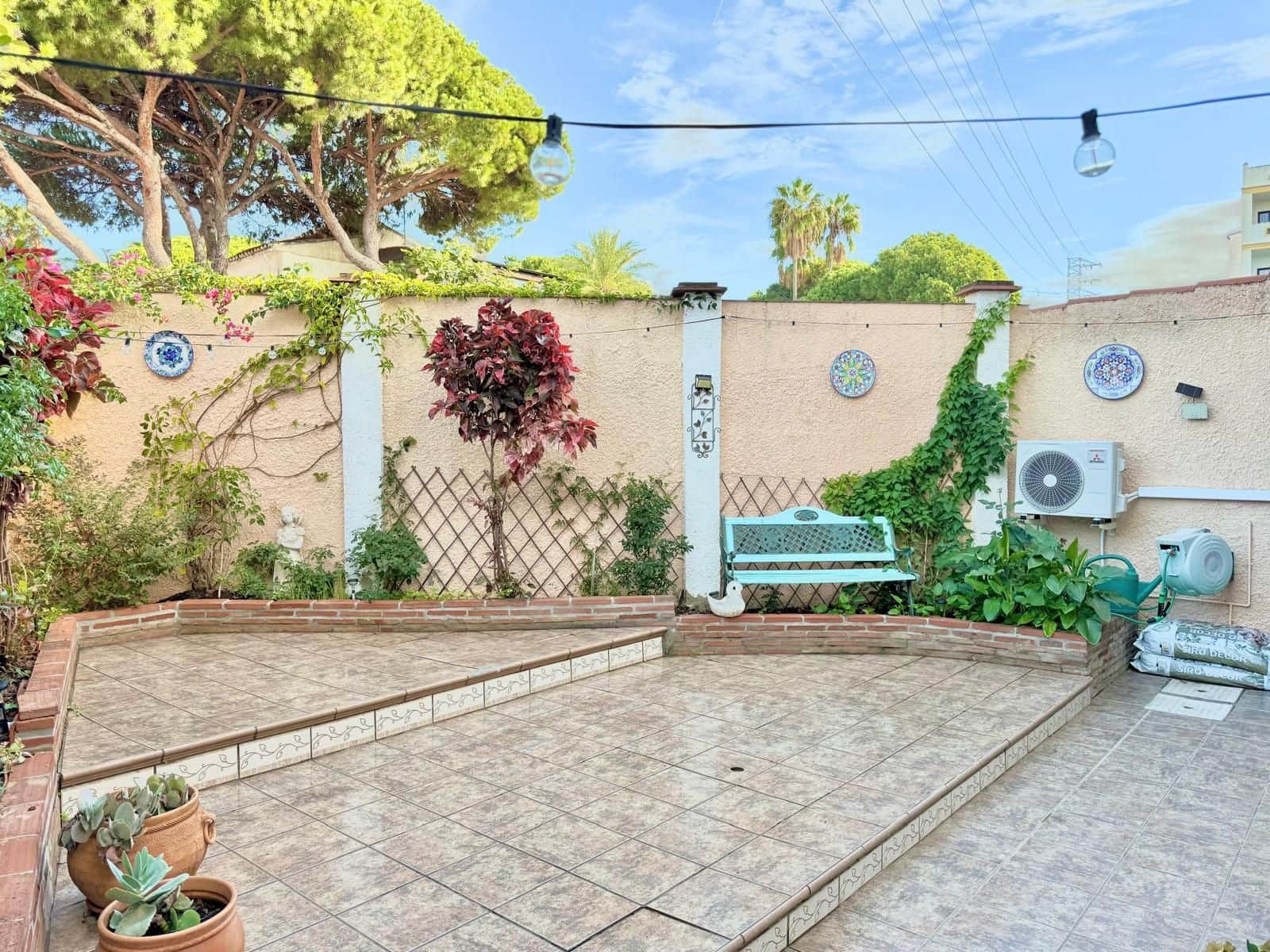 2 bedroom Semi-detached Villa for sale in Calahonda with pool garage - € 425,000 (Ref: 9481570)
