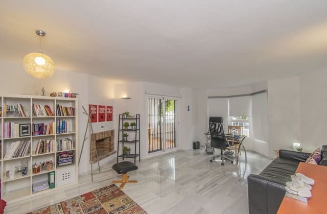 2 soverom Leilighet til salgs i Nueva Andalucia, Marbella med svømmebasseng garasje - € 414 000 (Ref: 9484122)