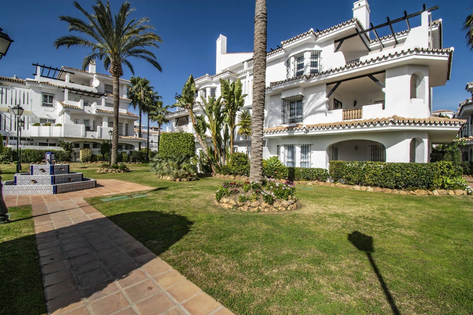 2 soverom Leilighet til salgs i Nueva Andalucia med svømmebasseng garasje - € 414 000 (Ref: 9484122)