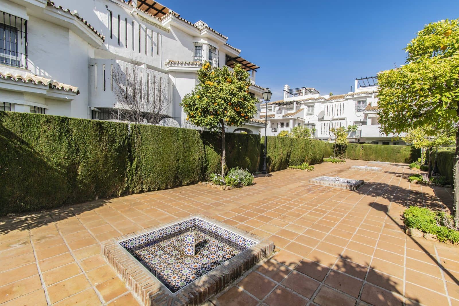 2 soverom Leilighet til salgs i Nueva Andalucia med svømmebasseng garasje - € 414 000 (Ref: 9484122)