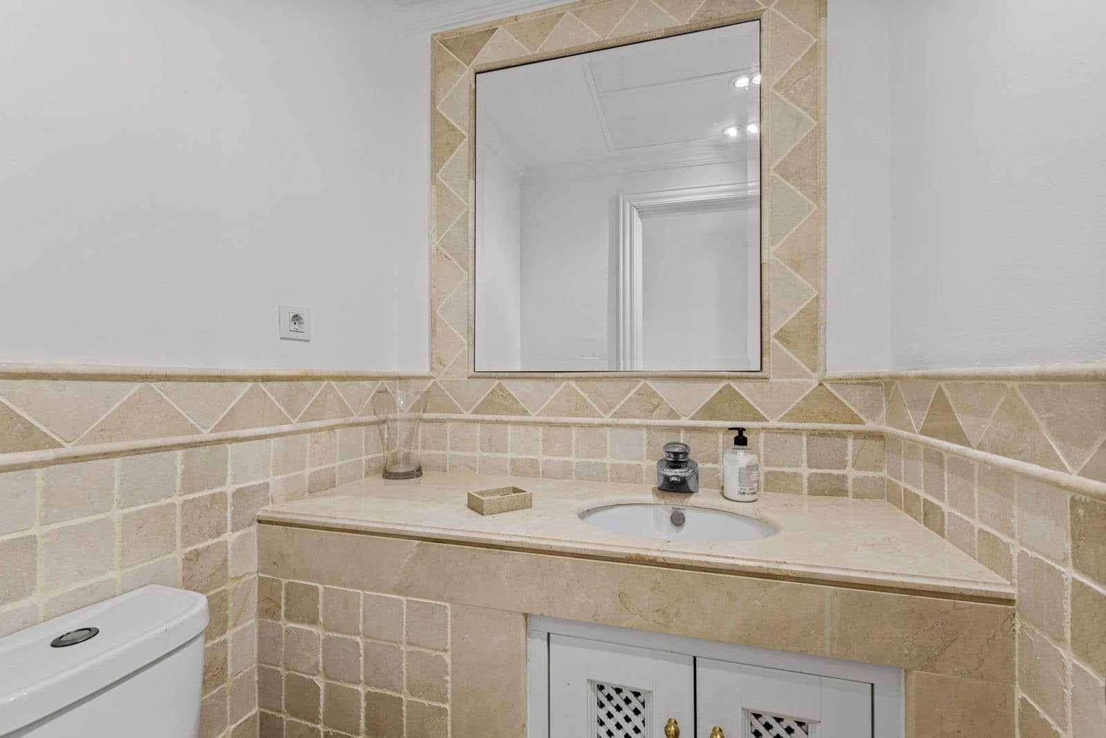 3 chambre Penthouse à vendre à Casares avec piscine garage - 595 000 € (Ref: 9496439)