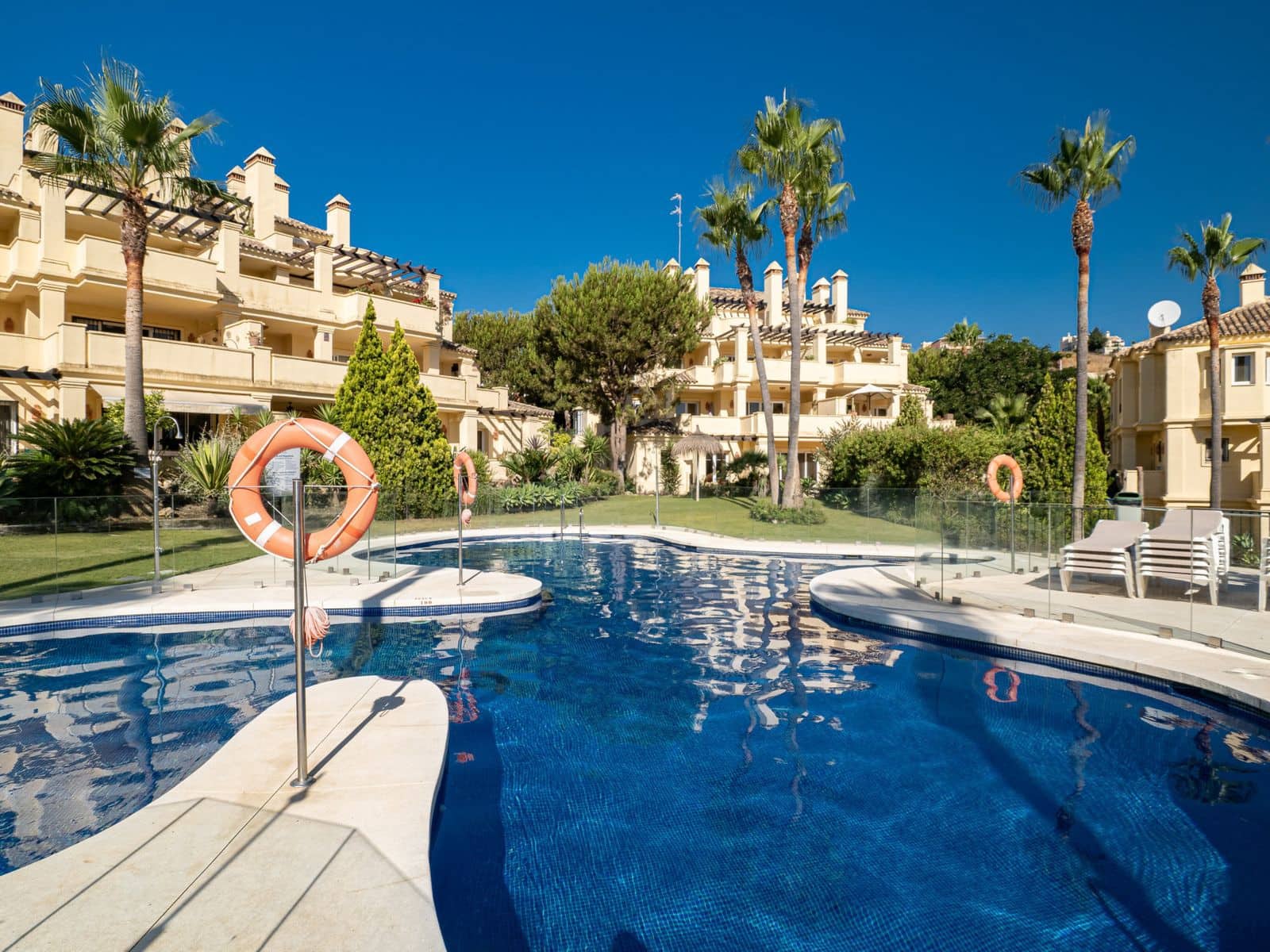 3 chambre Penthouse à vendre à Casares avec piscine garage - 595 000 € (Ref: 9496439)