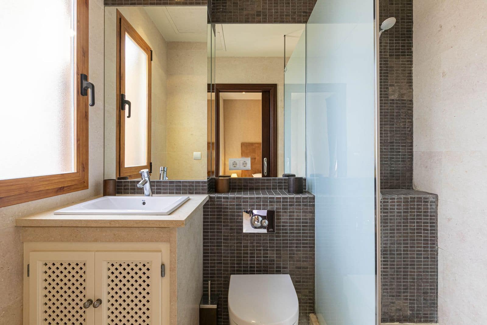 2 bedroom Apartment for sale in Nueva Andalucia with pool garage - € 397,000 (Ref: 9496441)