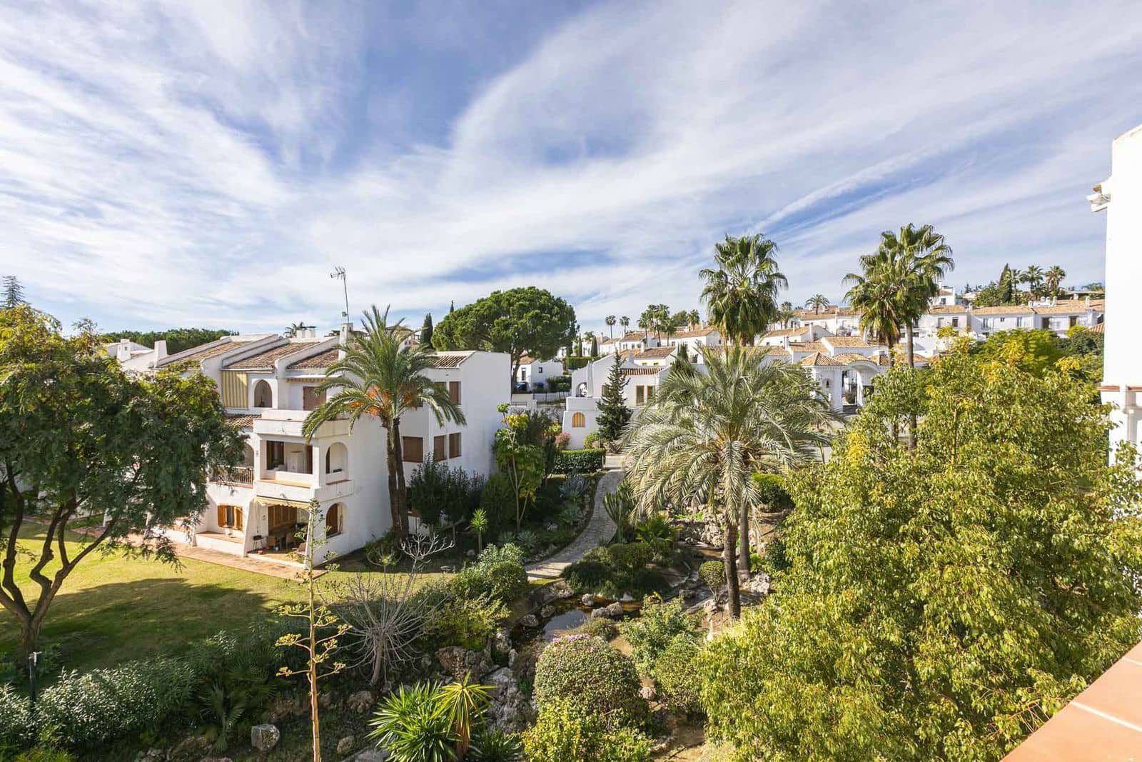 2 bedroom Apartment for sale in Nueva Andalucia with pool garage - € 397,000 (Ref: 9496441)