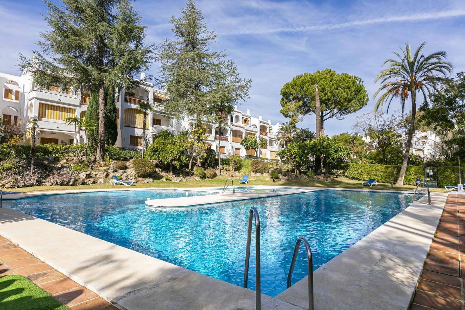2 bedroom Apartment for sale in Nueva Andalucia with pool garage - € 397,000 (Ref: 9496441)