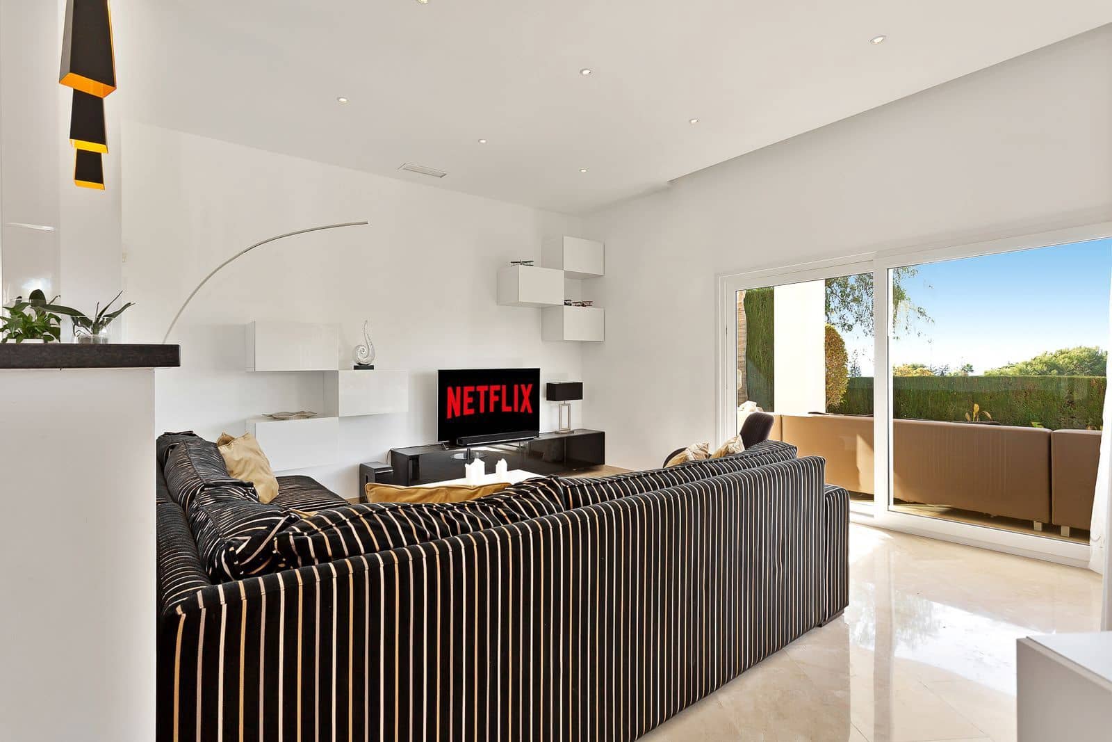 4 makuuhuone Huvila myytävänä paikassa El Rosario mukana uima-altaan 
autotalli - 2 595 000 € (Ref: 9524771)